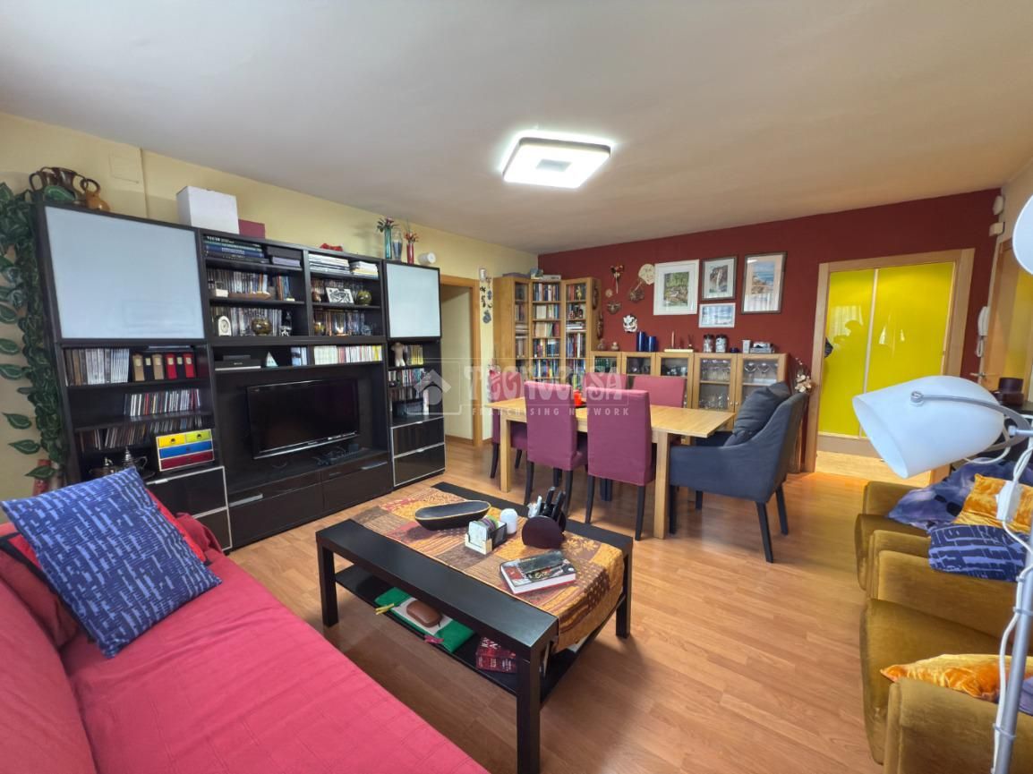Living room of Flat for sale in  Madrid Capital  with Air Conditioner, Heating and Balcony