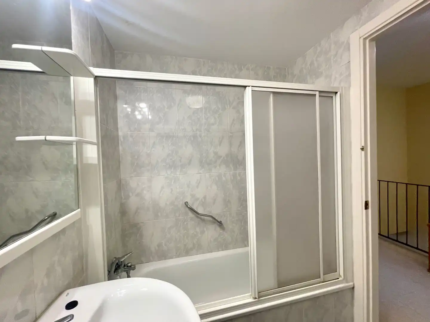 Baño de Casa adosada en venta en Sant Joan de les Abadesses con Calefacción, Jardín privado y Trastero