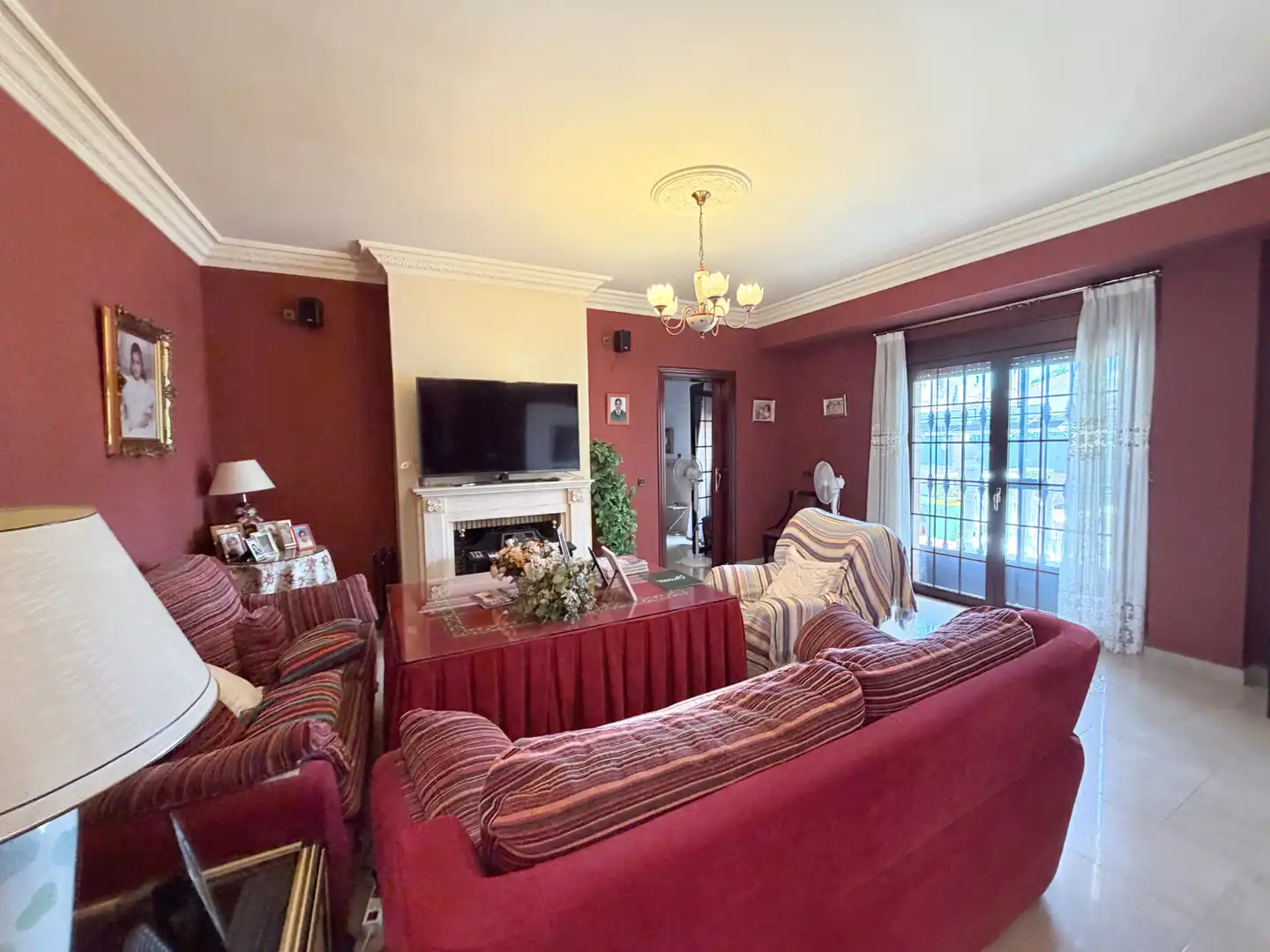 Sala d'estar de Casa o xalet en venda en Bormujos amb Aire condicionat, Jardí privat i Terrassa