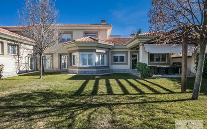 Vista exterior de Casa o xalet en venda en Ávila Capital amb Forn