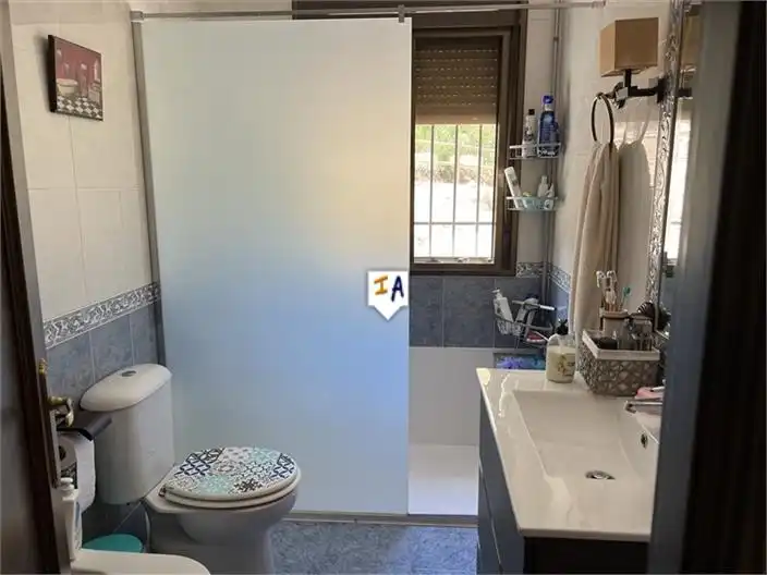 Baño de Casa adosada en venta en Zuheros con Aire acondicionado y Internet