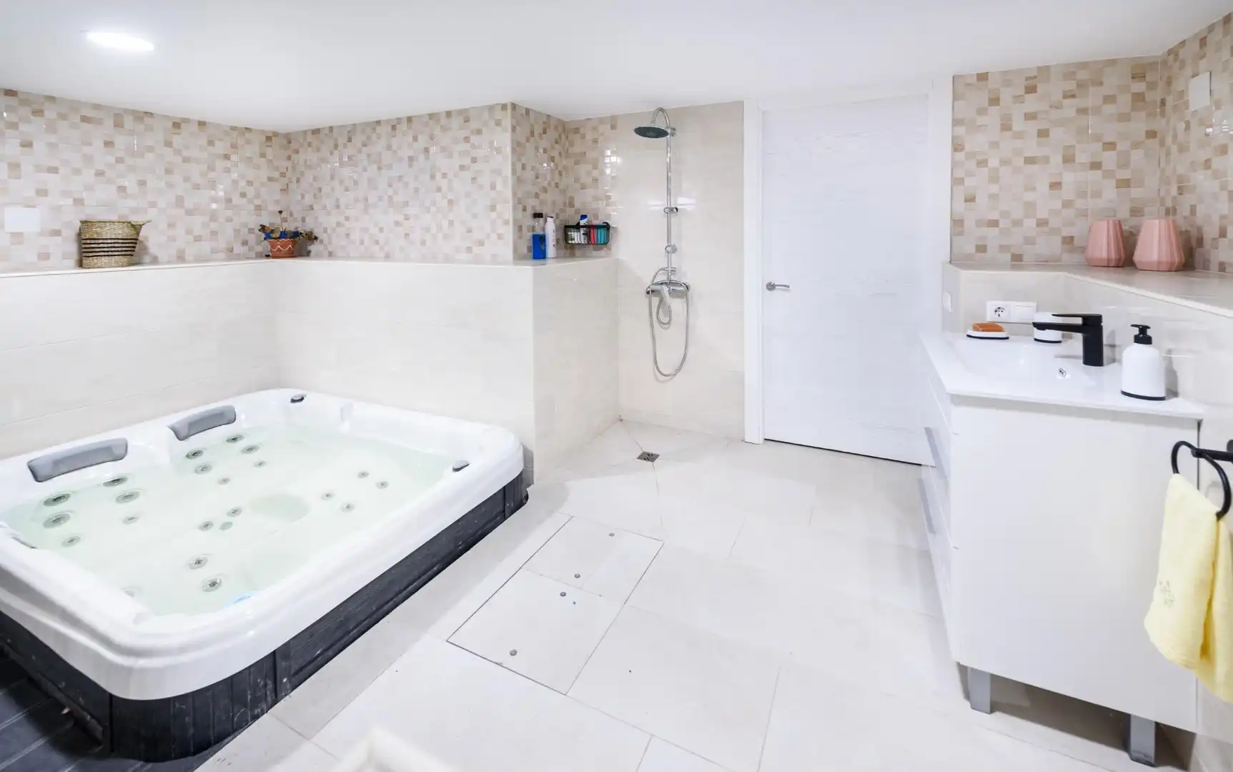 Bany de Casa o xalet en venda en Horche amb Aire condicionat, Terrassa i Piscina