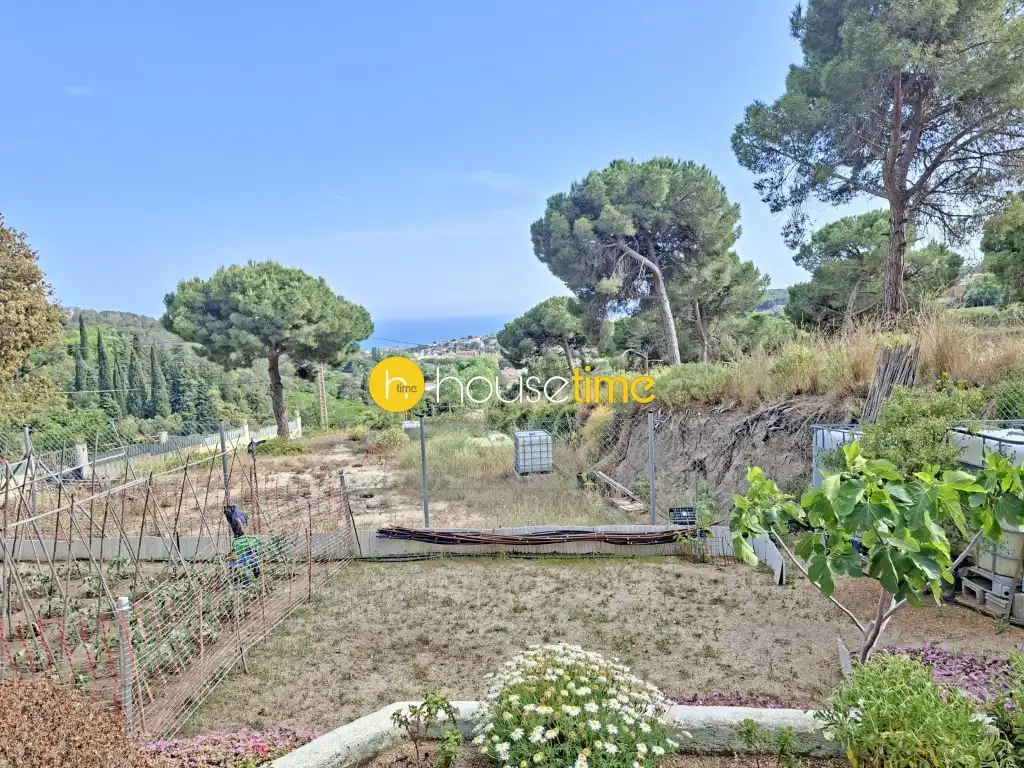 Residential land for sale in Teià