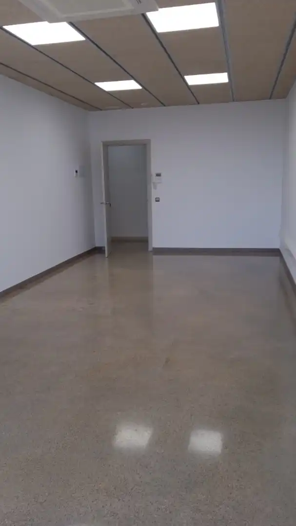 Büro zur Miete in Reus mit Klimaanlage, Heizung und Internet
