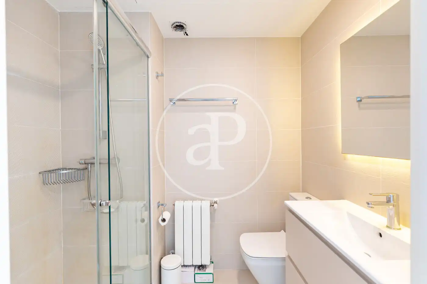 Baño de Piso en venta en Barcelona con Aire acondicionado, Calefacción y Terraza