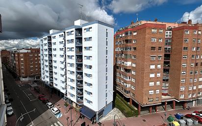 Exterior view of Flat for sale in Valladolid Capital  with Heating, Parquet flooring and Terrace