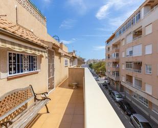 Vista exterior de Àtic en venda en Torrevieja amb Aire condicionat, Terrassa i Balcó