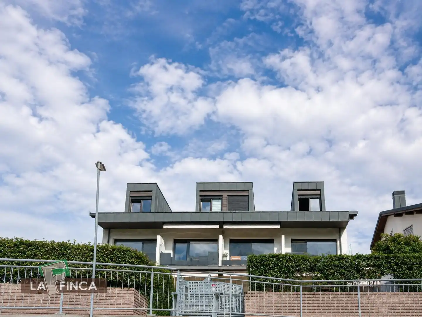 Vista exterior de Casa o xalet en venda en Caravia amb Calefacció, Terrassa i Moblat