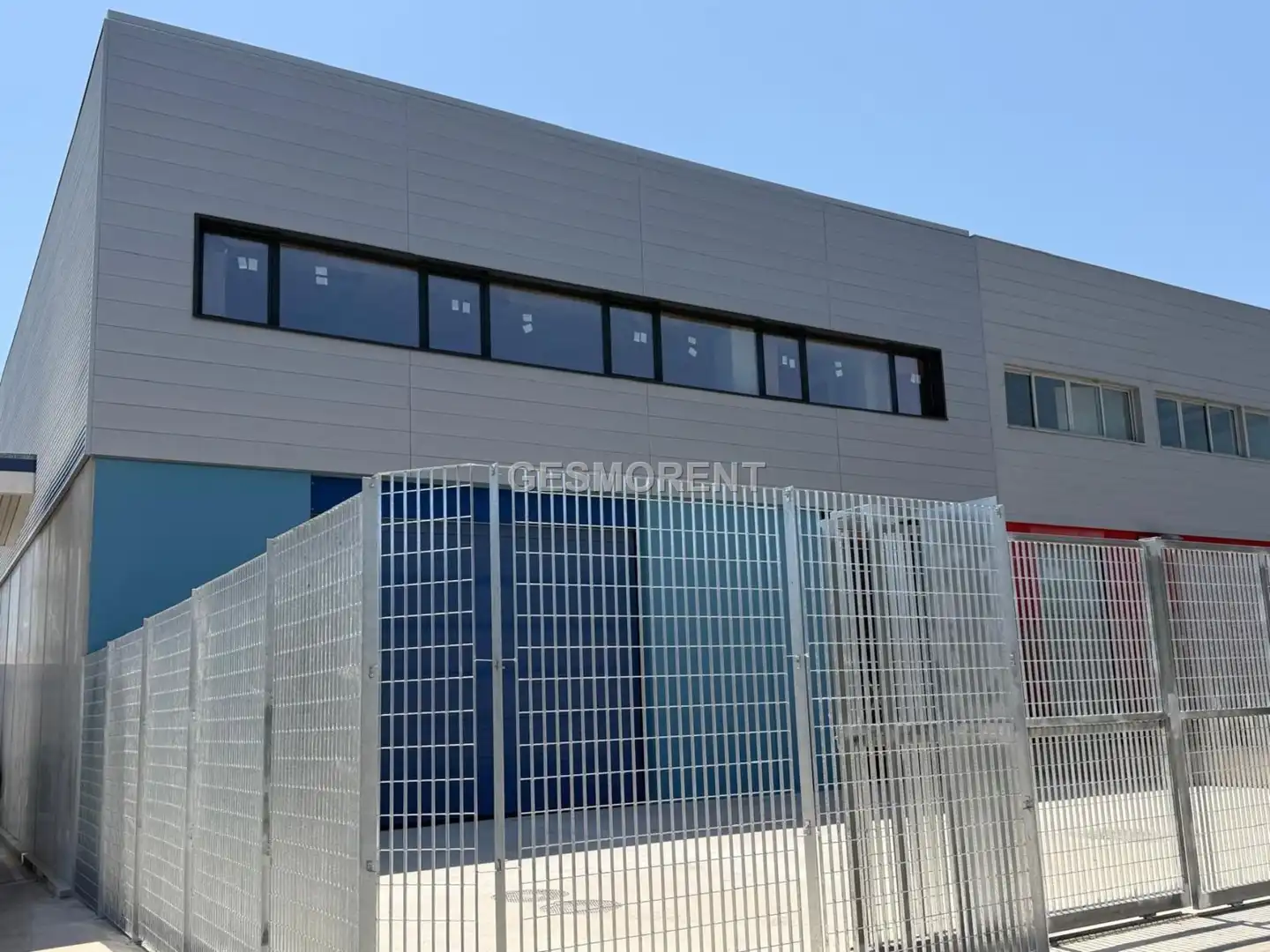 Vista exterior de Nave industrial de alquiler en Viladecans