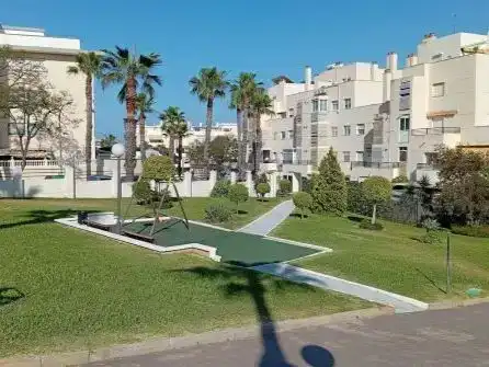 Vista exterior de Pis en venda en Benalmádena amb Jardí privat, Traster i Piscina