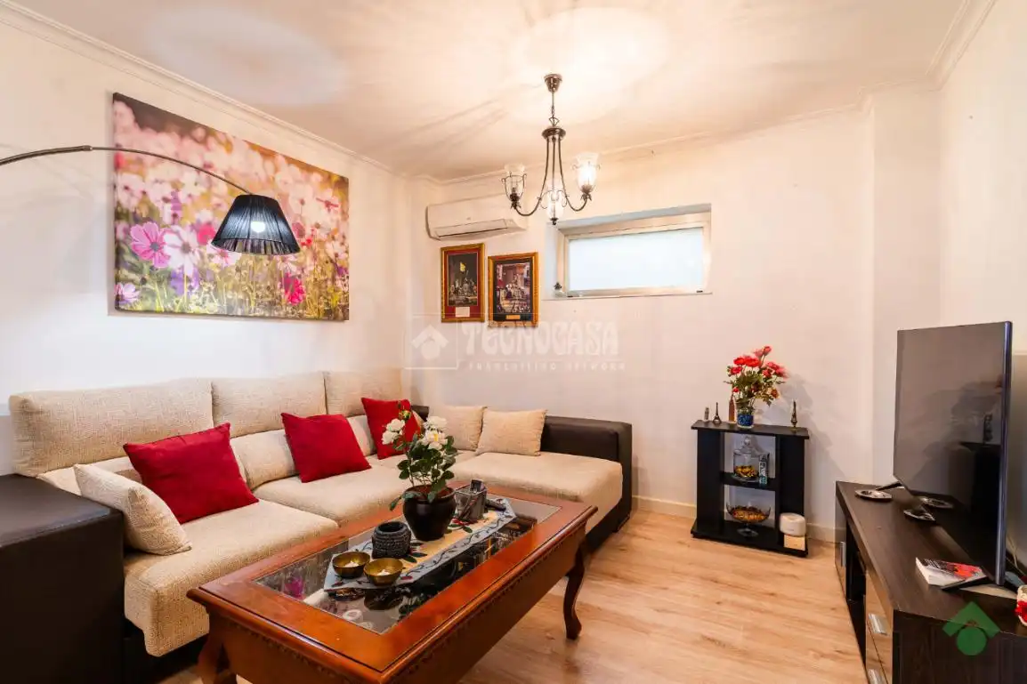 Sala d'estar de Casa adosada en venda en Puerto Real amb Terrassa
