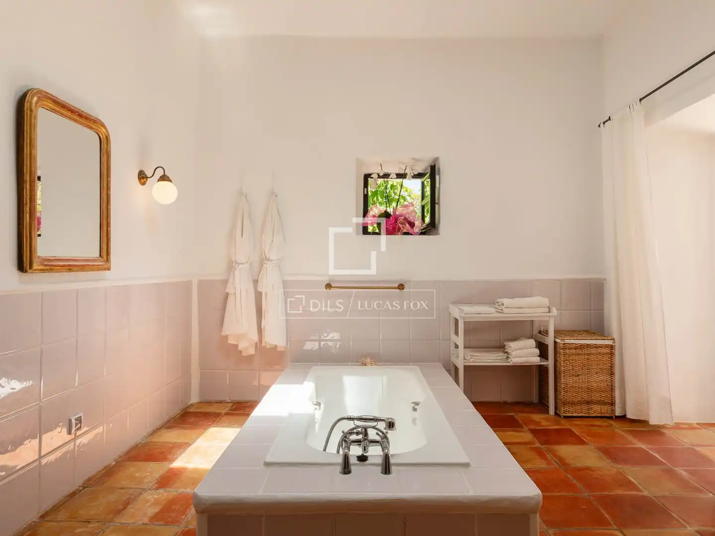 Bathroom of Country homes for sale in Santa Eulària des Riu  with Furnished