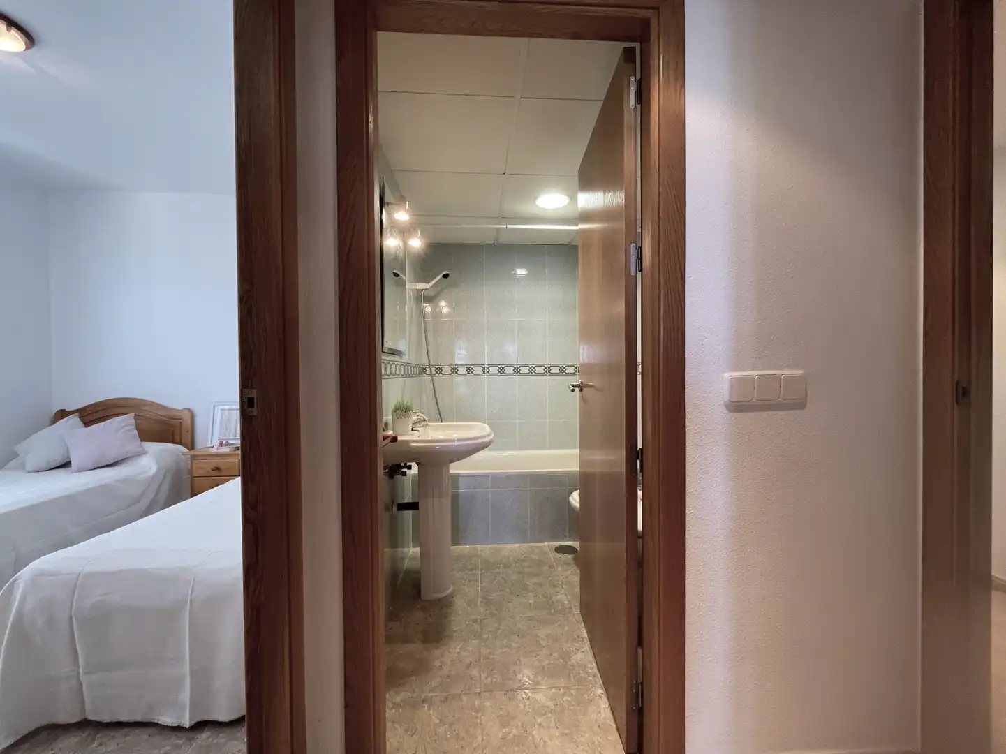 Badezimmer von Wohnung zum Verkauf in La Manga del Mar Menor mit Klimaanlage, Terrasse und Möbliert
