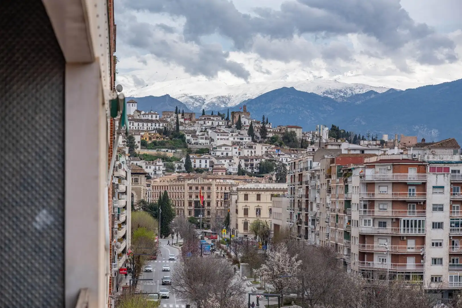 Vista exterior de Piso en venta en Granada con Terraza, Trastero y Balcón