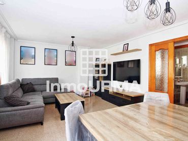 Maison mitoyenne avec balcon à vendre à Aspe Centro