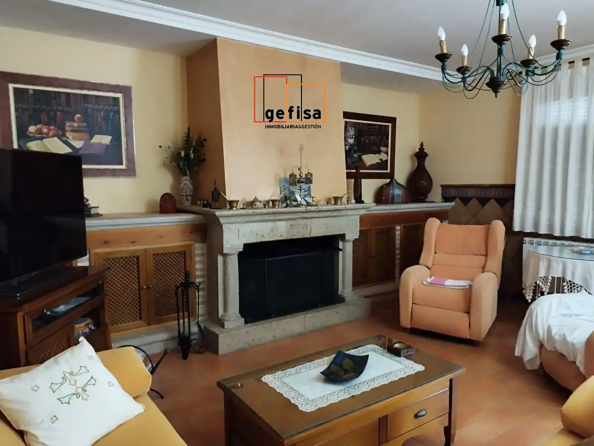 Sala de estar de Casa o chalet en venta en Valdepeñas con Calefacción, Trastero y Piscina