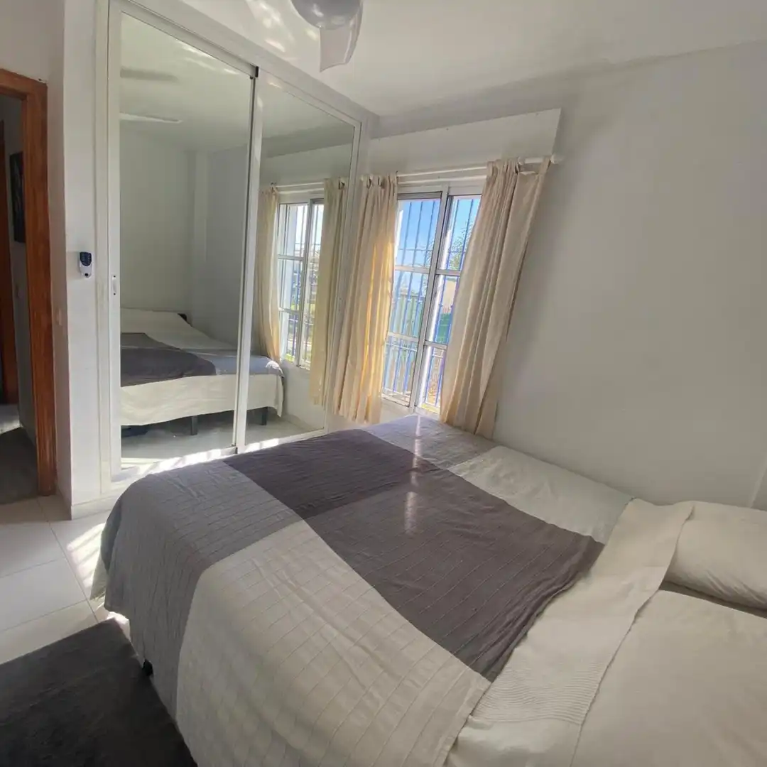 Dormitori de Apartament en venda en Mijas amb Aire condicionat, Terrassa i Moblat