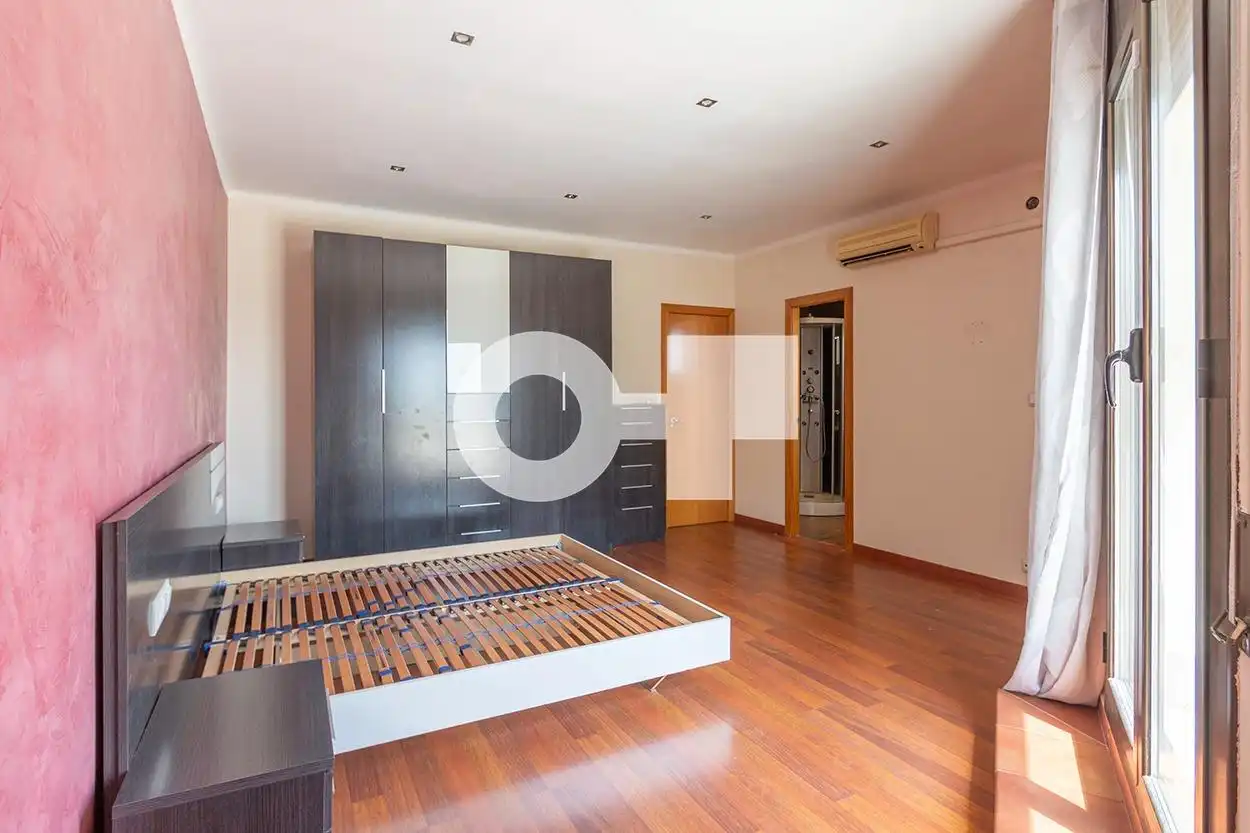 Habitación de Ático en venta en Castelldefels con Calefacción, Parquet y Terraza