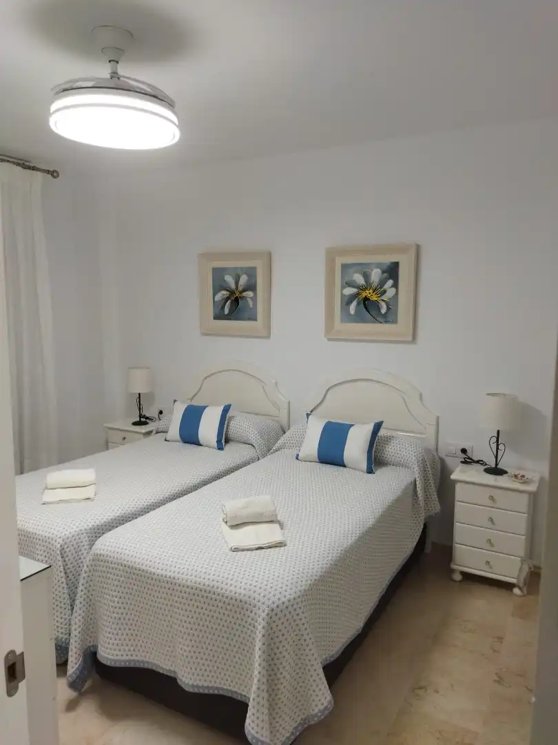 Habitación de Piso de alquiler en Fuengirola con Aire acondicionado, Calefacción y Jardín privado