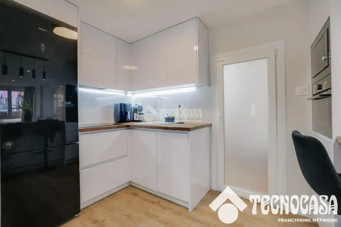Kitchen of Flat for sale in Santa Coloma de Gramenet  with Air Conditioner, Heating and Parquet flooring