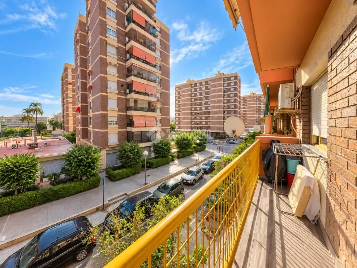 Vista exterior de Piso en venta en Alicante / Alacant con Aire acondicionado
