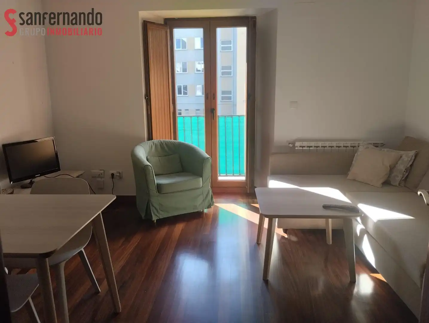 Sala d'estar de Pis de lloguer en Torrelavega  amb Calefacció, Moblat i Balcó