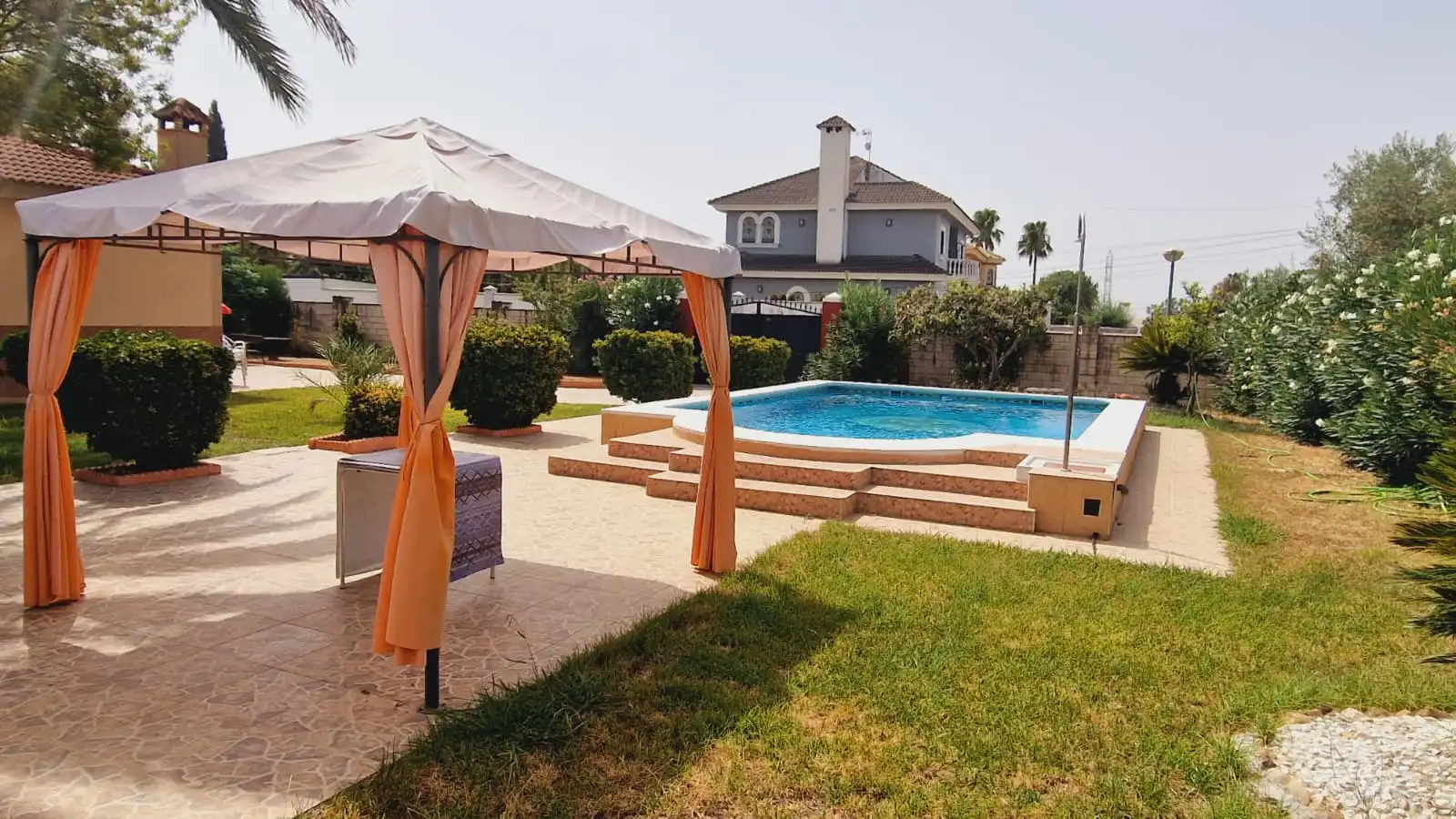 Piscina de Casa o xalet en venda en Córdoba amb Aire condicionat, Calefacció i Jardí privat