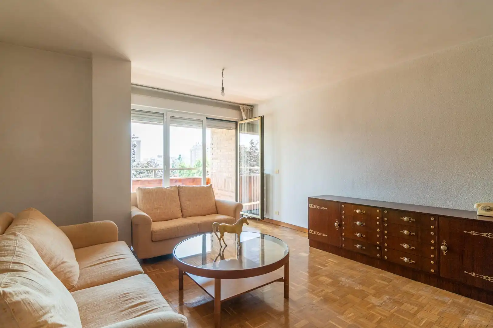 Sala de estar de Piso en venta en  Pamplona / Iruña con Calefacción, Parquet y Trastero