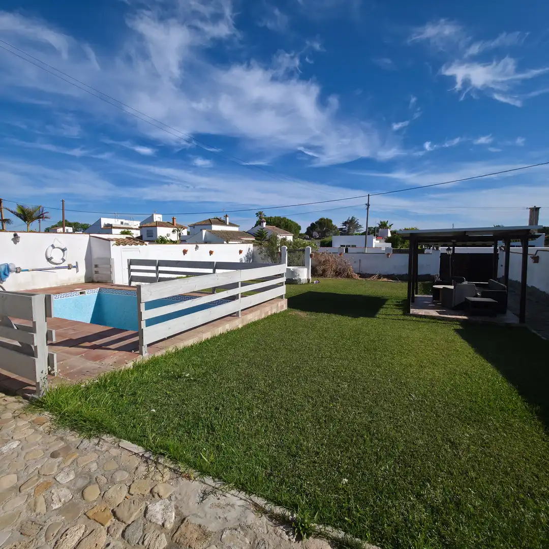 Garden of Buildings for sale in Barbate