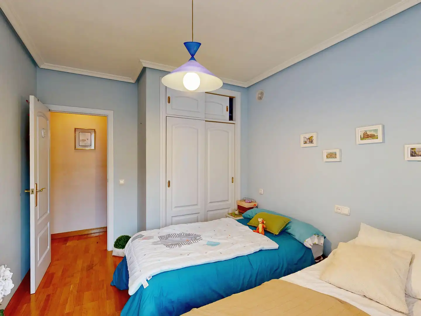Habitación de Casa adosada en venta en Cáceres con Calefacción y Trastero