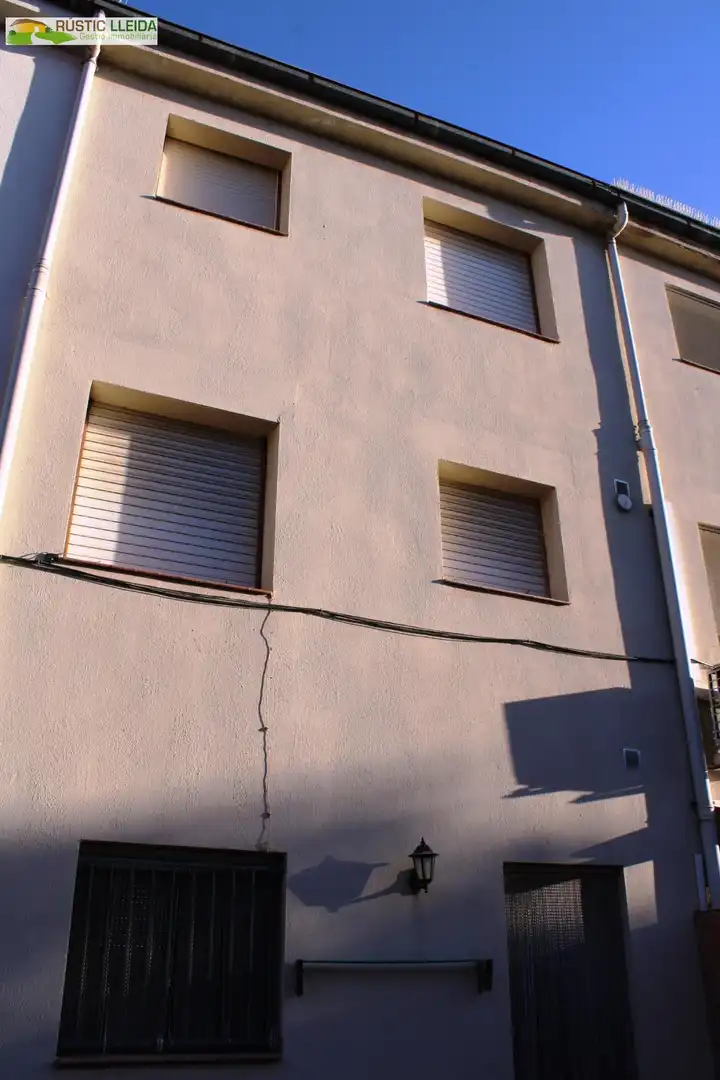 Casa adosada en venda a Tàrrega