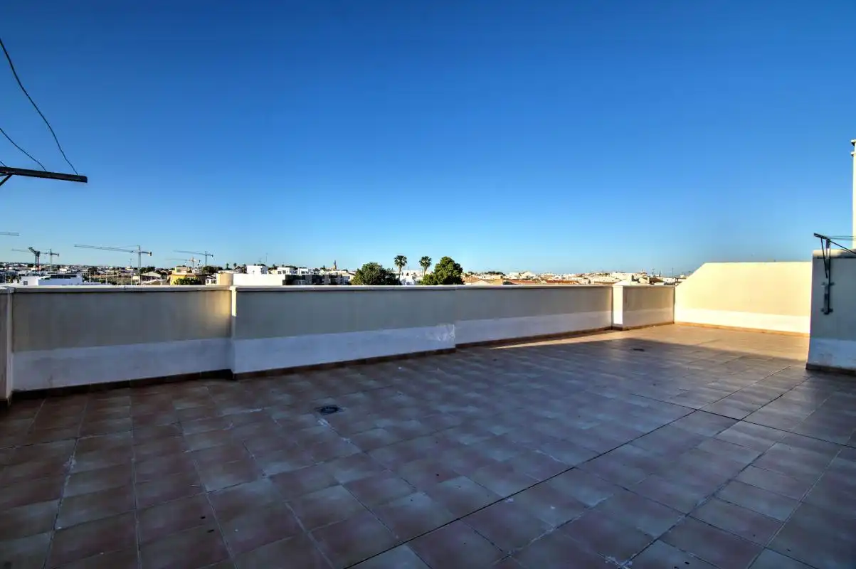 Terrasse von Wohnung zum Verkauf in San Pedro del Pinatar mit Klimaanlage, Heizung und Privatgarten