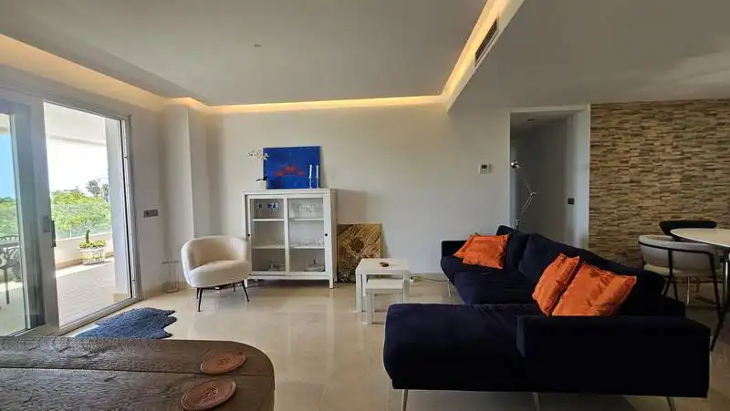 Sala de estar de Apartamento de alquiler en Marbella con Aire acondicionado, Calefacción y Terraza