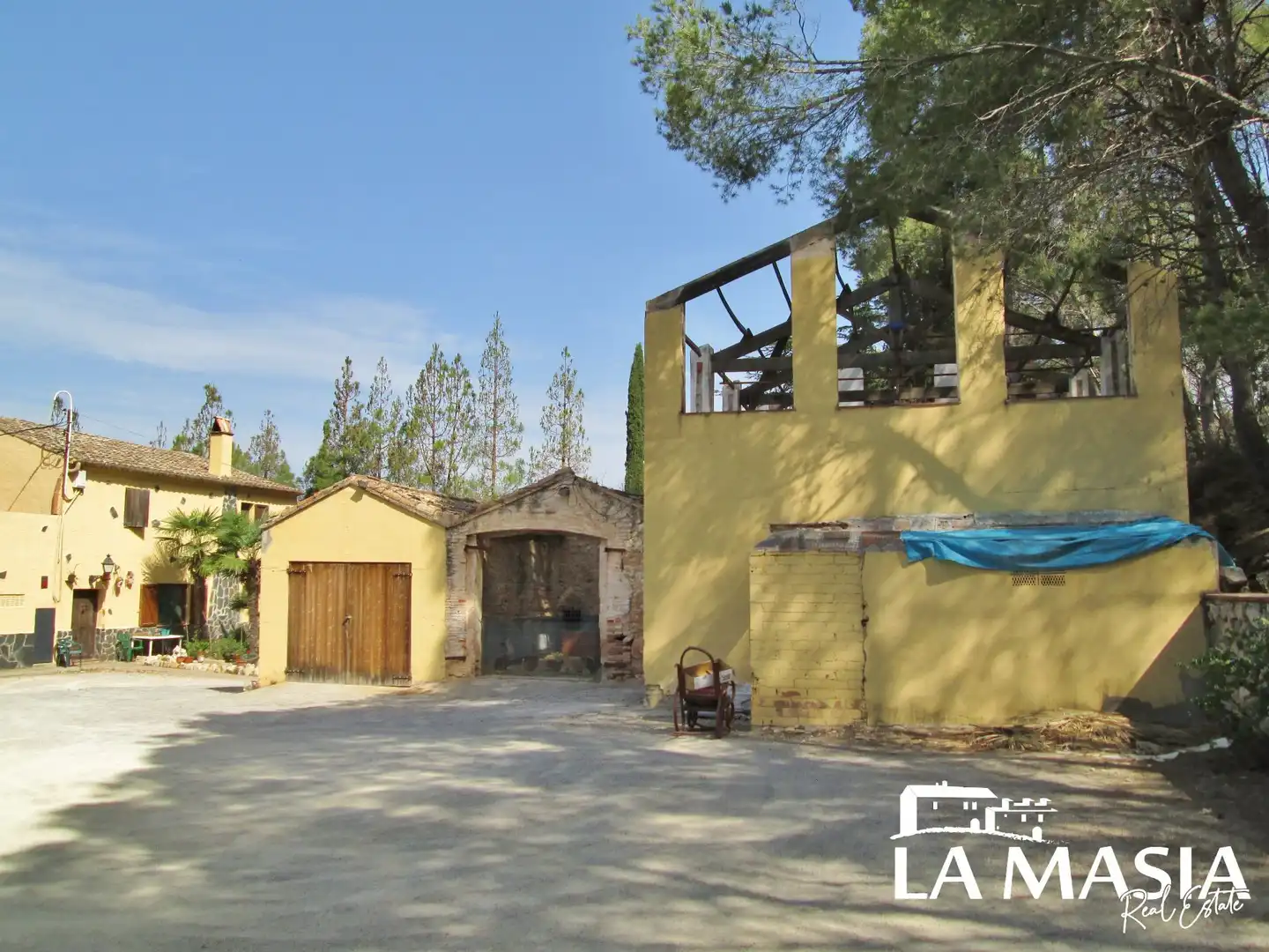 Vista exterior de Finca rústica en venda en Olivella amb Jardí privat, Terrassa i Piscina