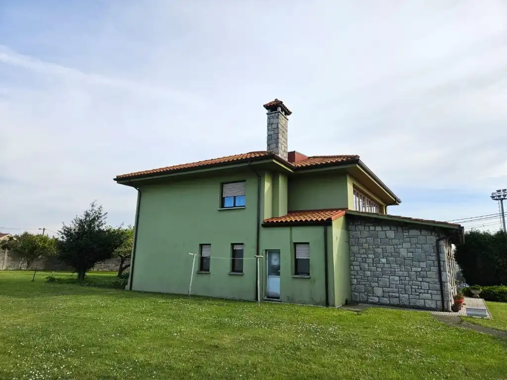 Vista exterior de Casa o chalet en venta en Avilés