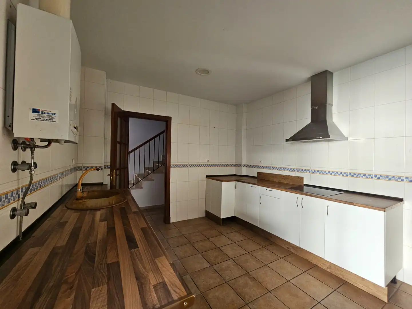 Küche von Einfamilien-Reihenhaus zum Verkauf in Umbrete mit Privatgarten, Abstellraum und Schwimmbad
