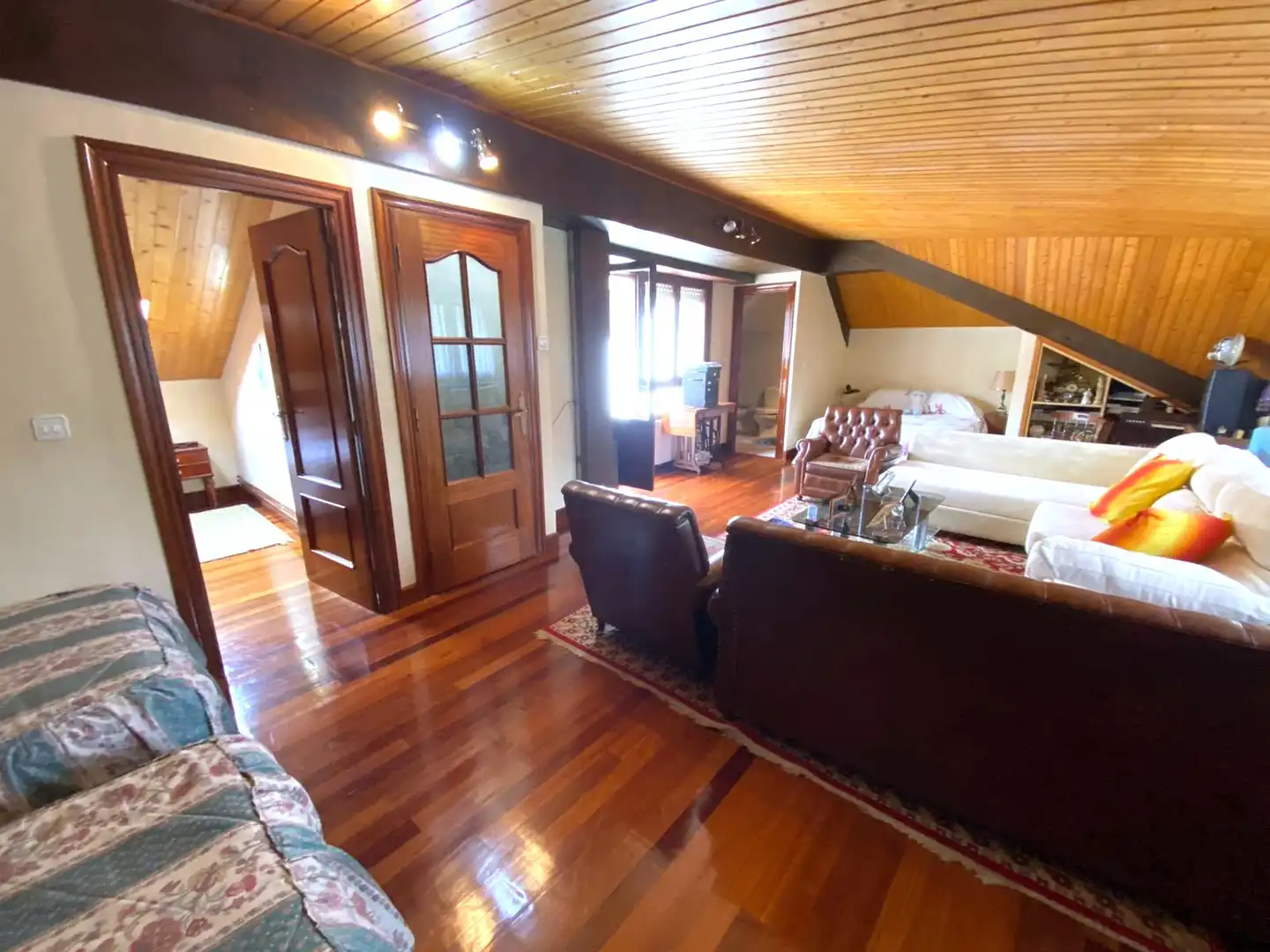 Sala d'estar de Casa o xalet en venda en Castro-Urdiales amb Calefacció, Jardí privat i Parquet