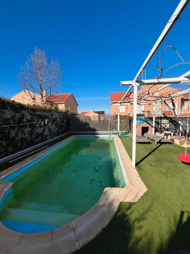 Piscina de Casa o xalet en venda en Aranjuez amb Aire condicionat, Calefacció i Jardí privat