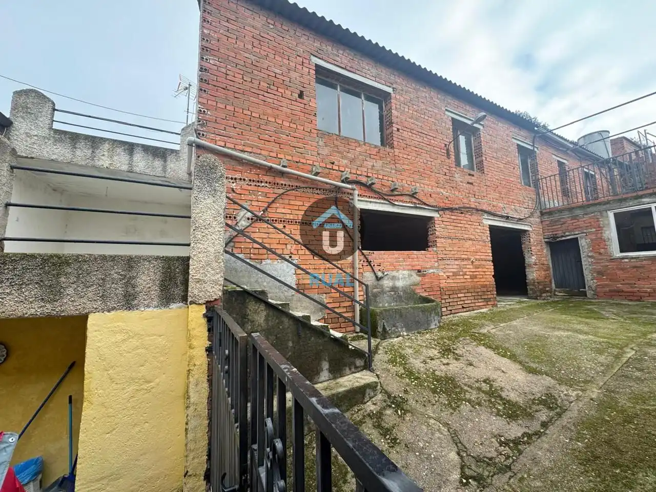 Vista exterior de Casa o chalet en venta en Castillo de Bayuela con Terraza