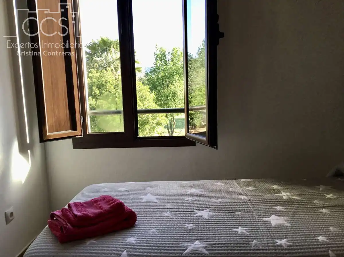Dormitori de Finca rústica en venda en El Pedroso amb Traster, Piscina i Moblat