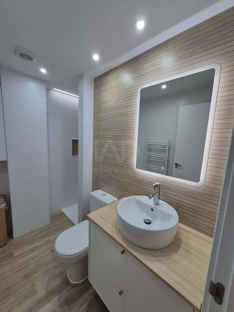 Baño de Piso de alquiler en San Andrés del Rabanedo con Calefacción y Terraza
