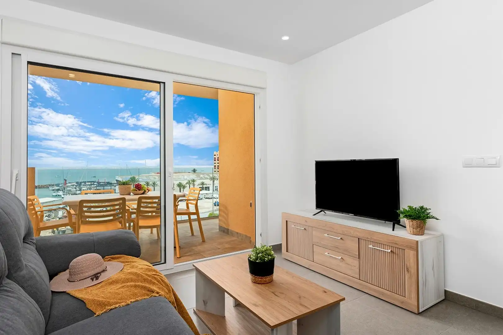 Sala de estar de Piso en venta en La Manga del Mar Menor con Aire acondicionado, Calefacción y Jardín privado