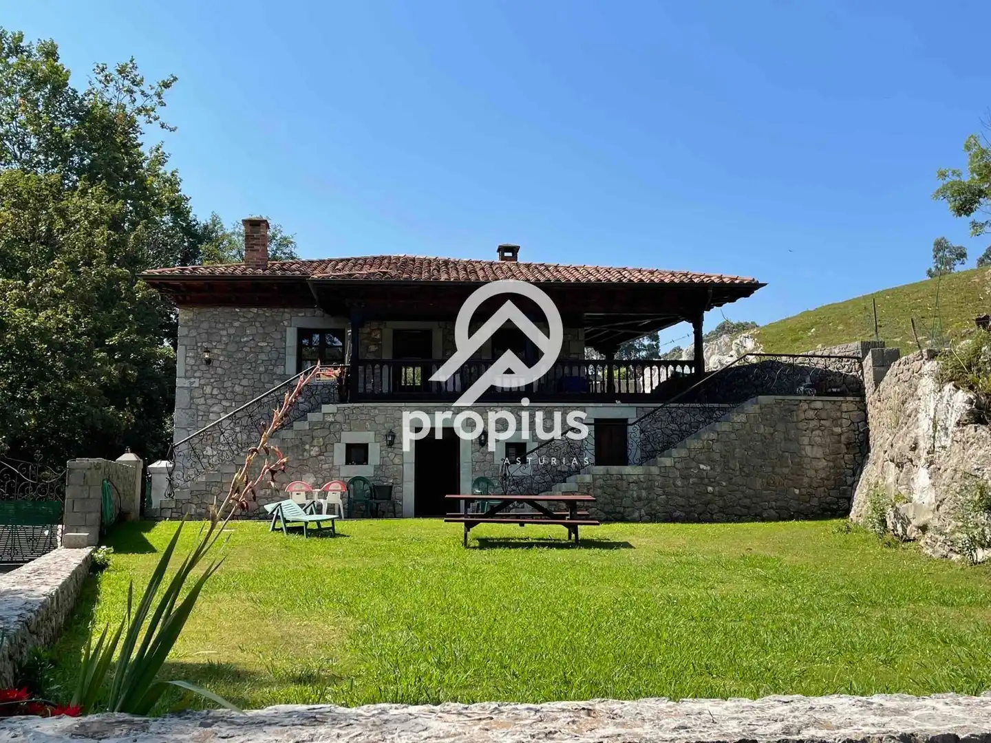 Chalet con terraza en venta en Nueva, imagen 4
