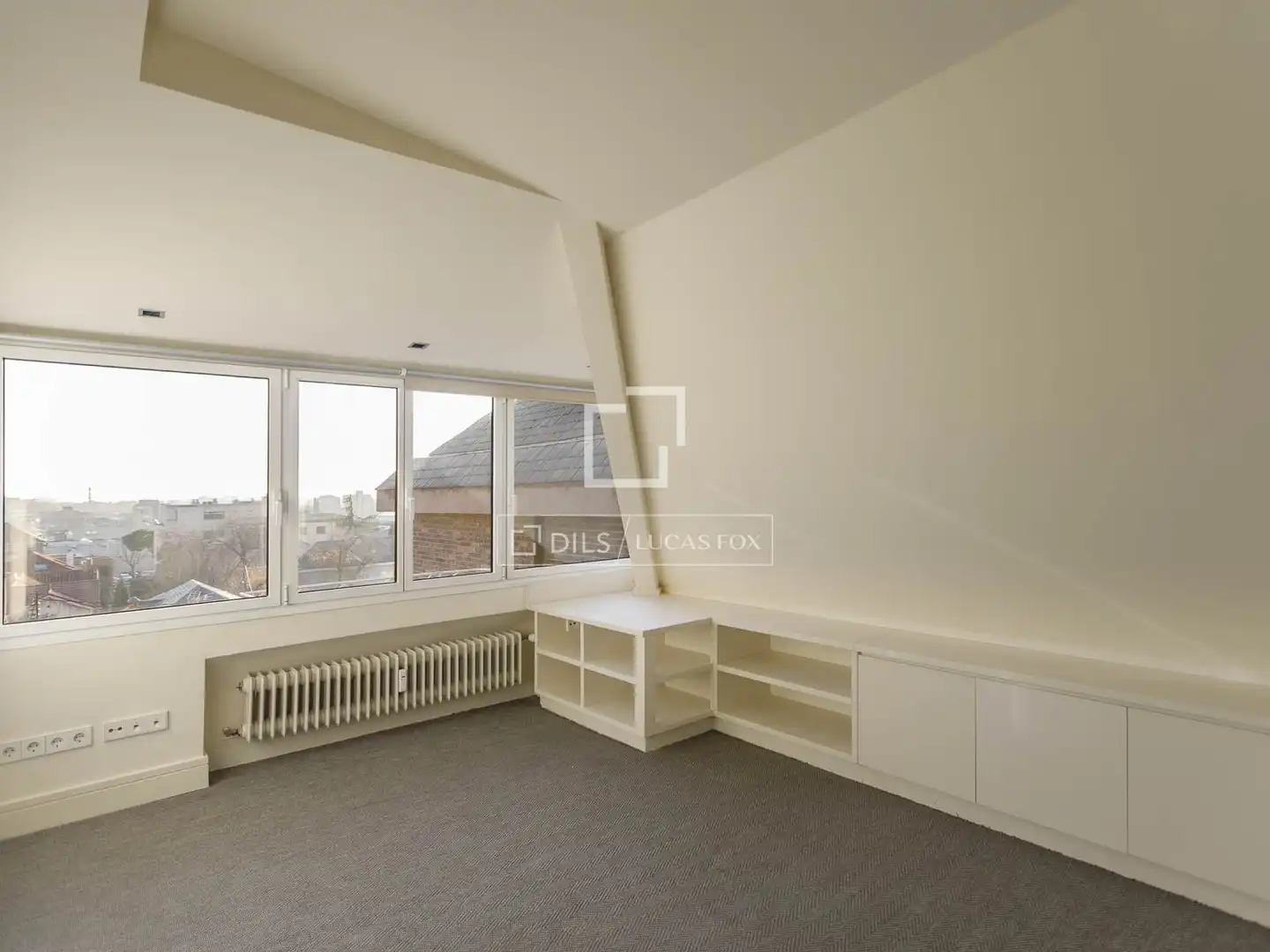 Bedroom of Attic for rent in Madrid  with Air Conditioner, Heating and Private garden