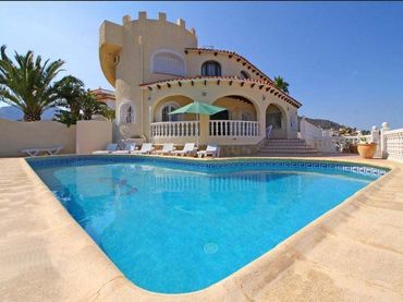 Casa con piscina en venta en Zona Pueblo