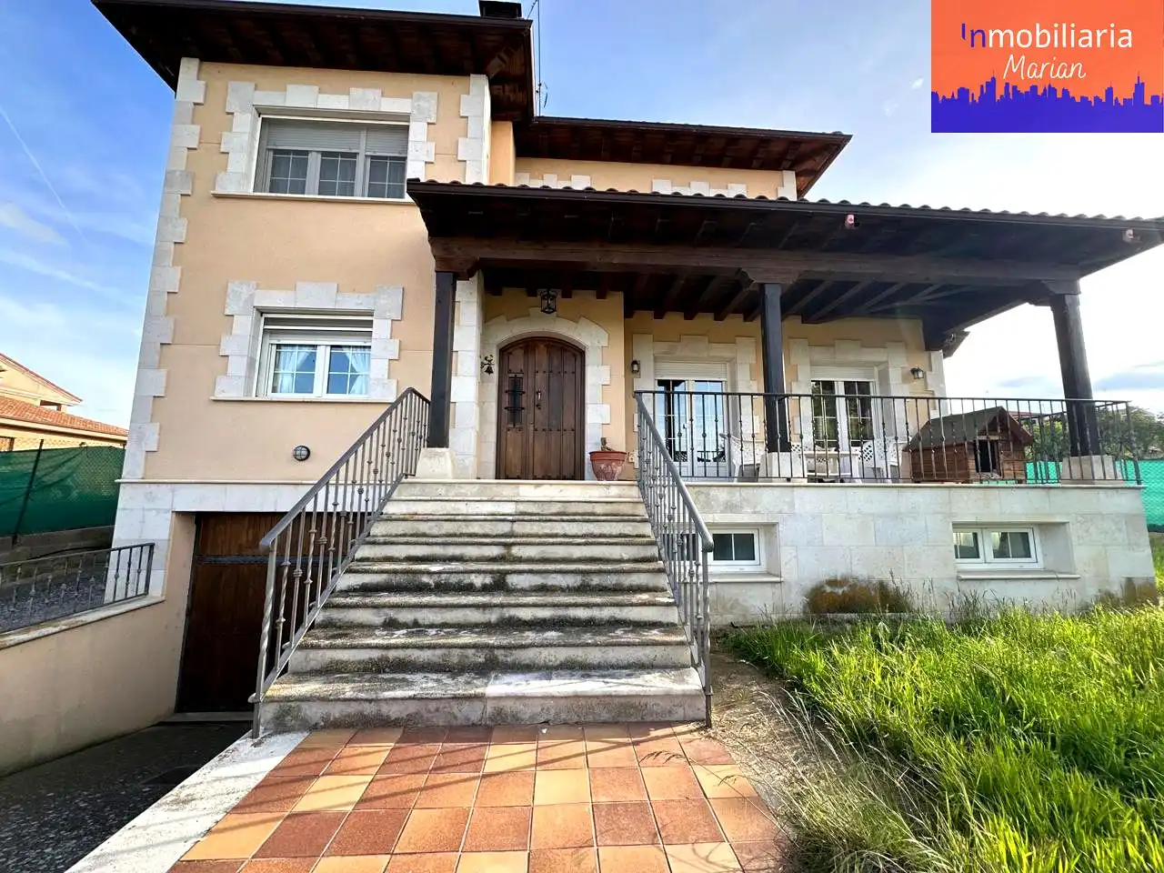 Vista exterior de Casa o xalet en venda en Milagros amb Calefacció, Jardí privat i Terrassa