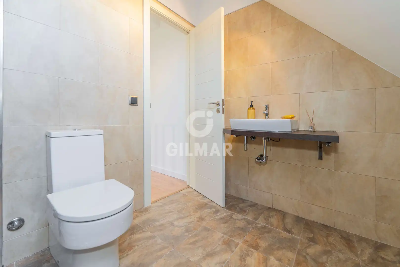 Bathroom of Attic for sale in Madrid  with Heating, Private garden and Storage room