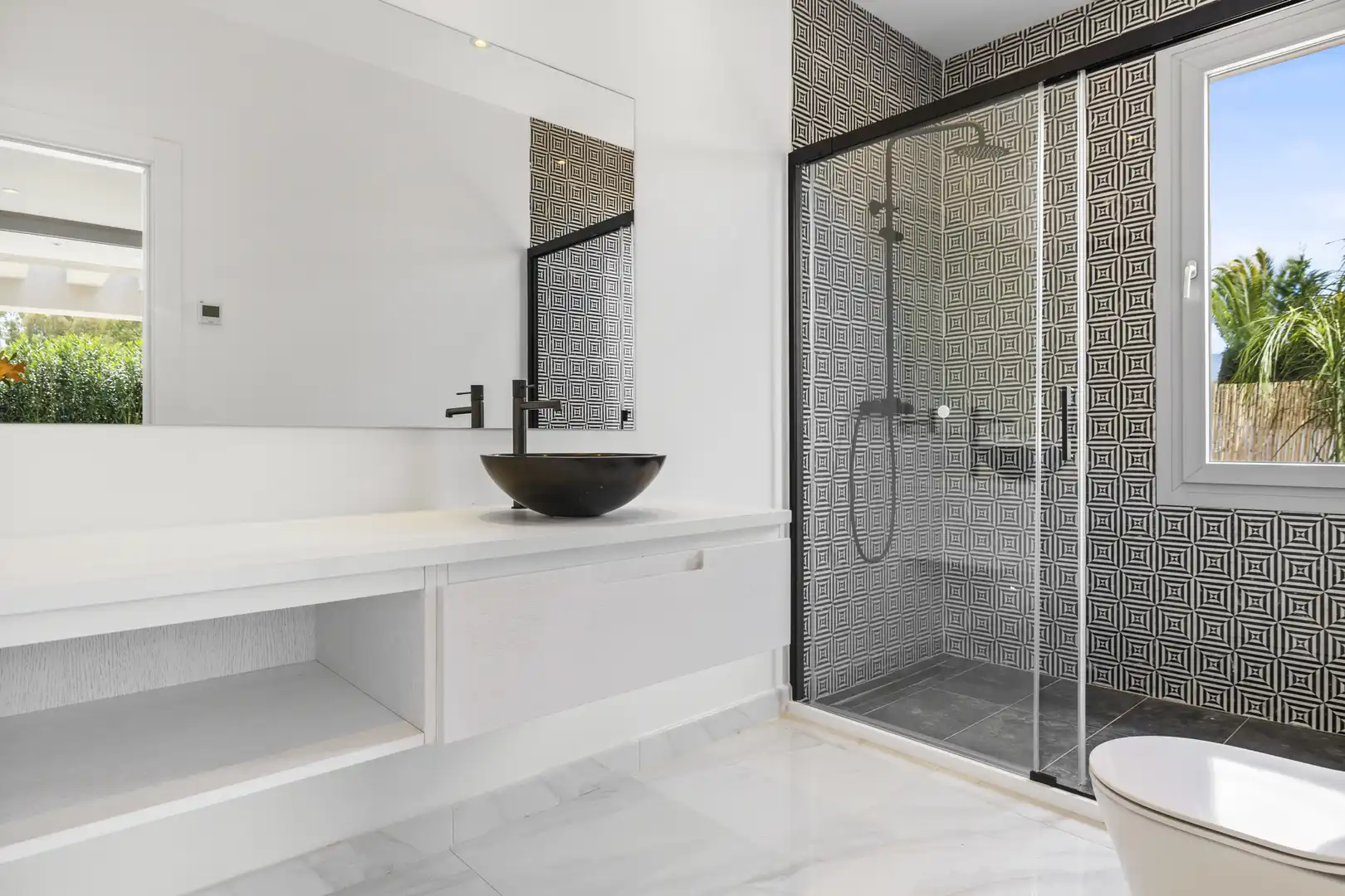 Baño de Casa o chalet en venta en Marbella con Aire acondicionado, Jardín privado y Terraza