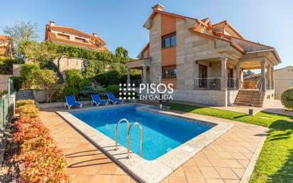 Swimming pool of House or chalet for sale in Sanxenxo