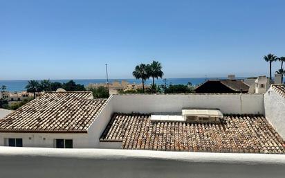 Vista exterior de Apartament en venda en Mijas amb Aire condicionat, Terrassa i Piscina comunitària